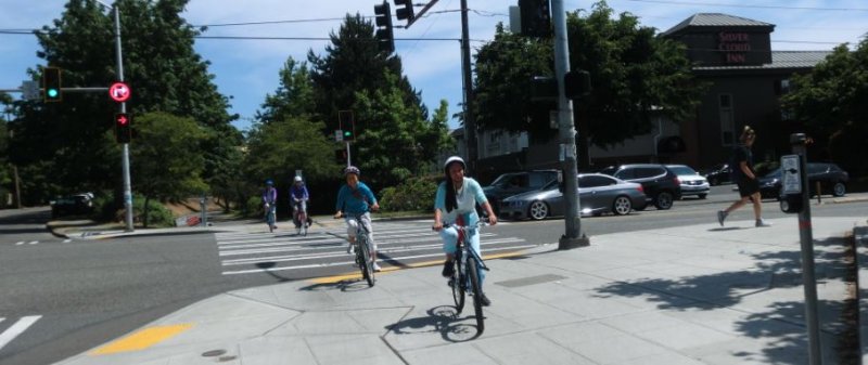 seattlegirlscrossingstreet_w2.jpg